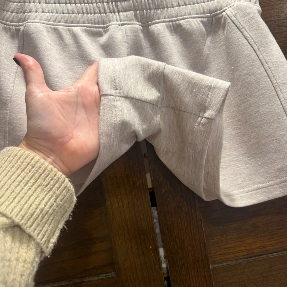 ✅Yogalicious medium light tan Athletic Shorts Sweats pockets lounge soft stretch